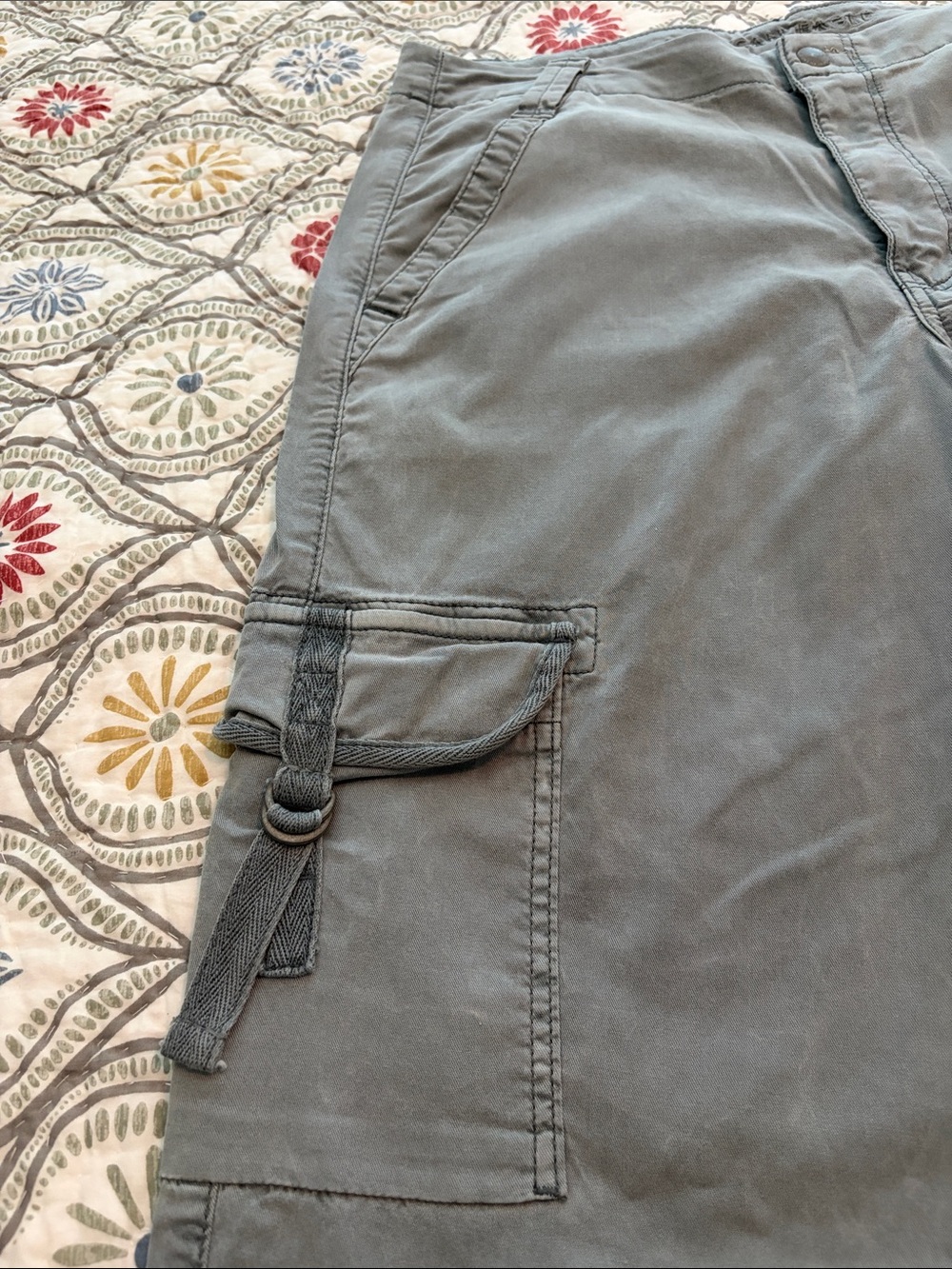 American Eagle Outfitters cargo pants, size 8. - Picture 10 of 13